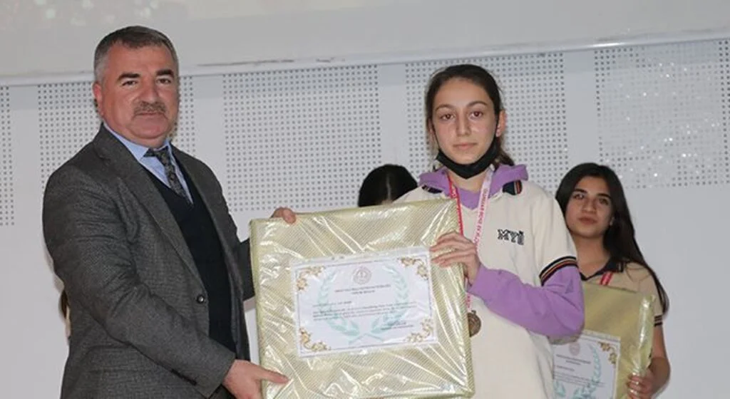 Havza'da Başarılı öğretmen ve öğrencilere ödül 