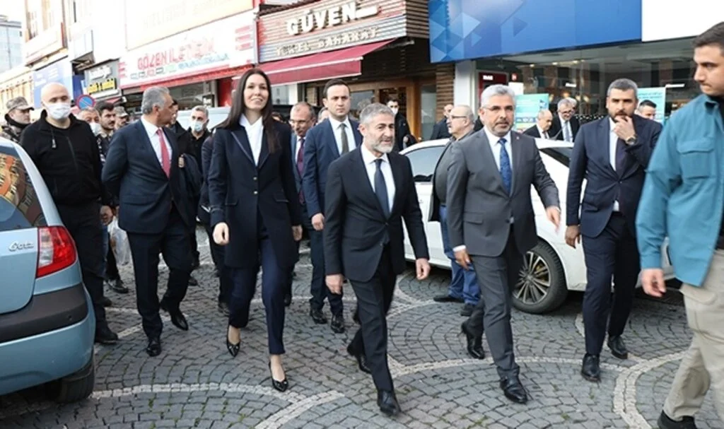 Bakan Nebati, esnaflara bol kazanç dileyip sıkıntılarını dinledi