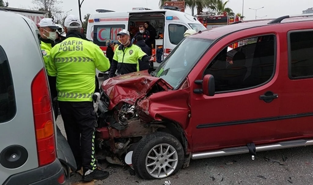İftara giderken kaza yaptılar: 2 yaralı
