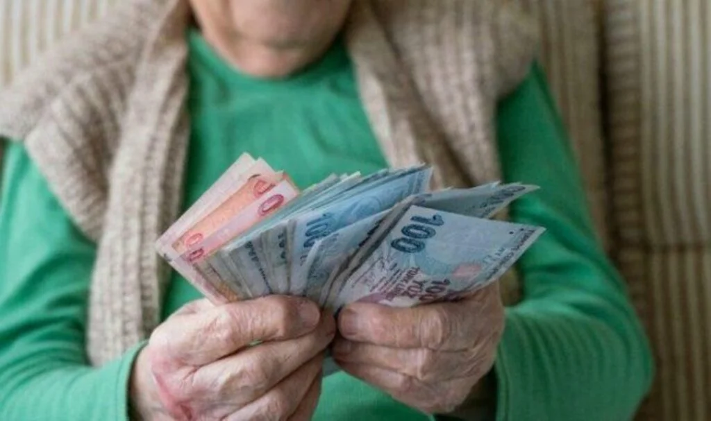 İKRAMİYELER ÖDENİYOR! Bayram ikramiyesi bugün yatacak mı? Emekli bayram ikramiyesi bugün kimlere yatacak?