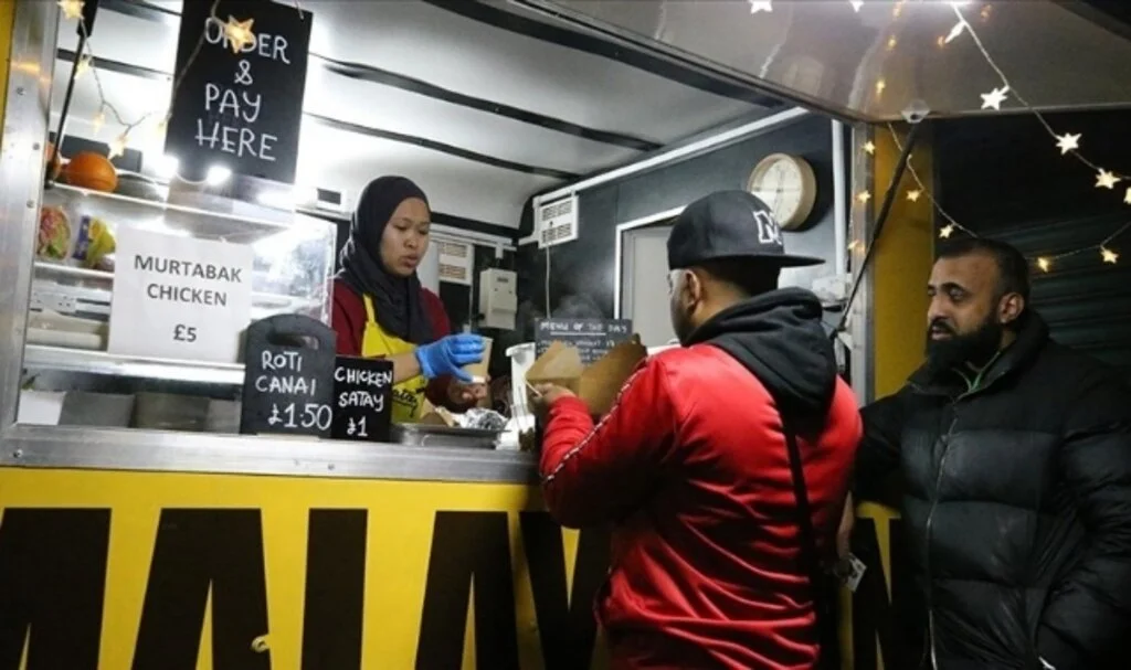 İngiltere'de ramazana özel organizasyonda binlerce ziyaretçi ağırlanıyor