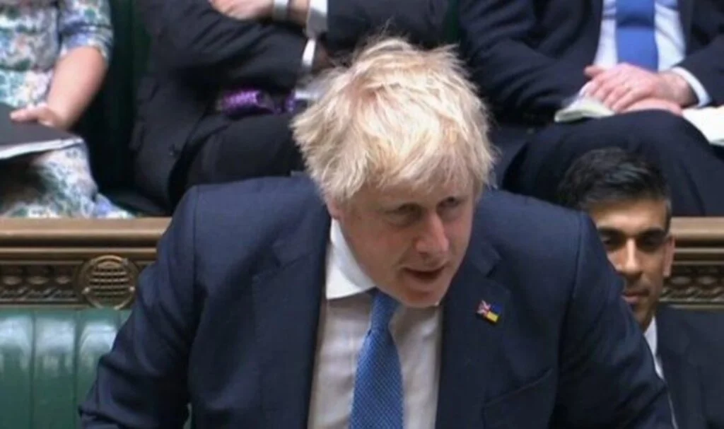 Johnson, polisin ceza kesmesinin ardından parlamentoda da özrünü tekrarladı