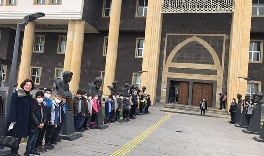 OMÜÇEM öğrencileri ağırladı 