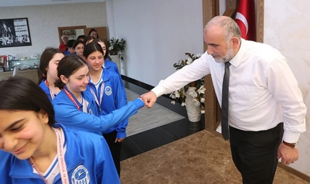 Potanın yıldızlarına Başkan Sandıkçı'dan kutlama