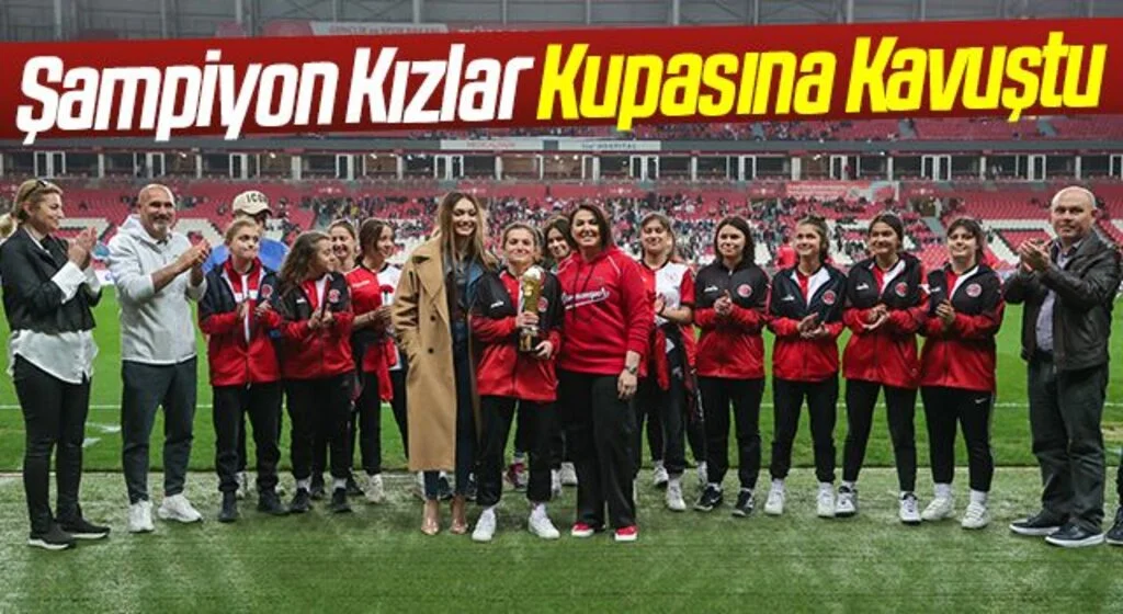 Şampiyon Kızlar Kupasına Kavuştu