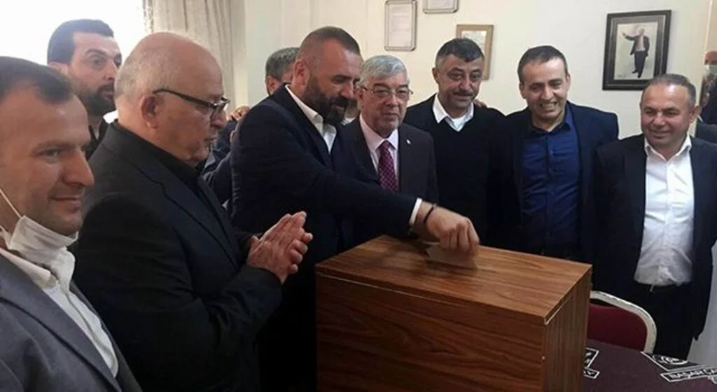 Samsun 2. Dolmuş Derneği Başkanlığına Ahmet Kabadayı yeniden seçildi