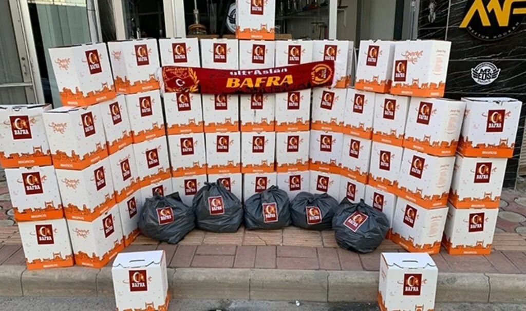 Samsun'da Galatasaray taraftarlarından 200 aileye gıda yardımı