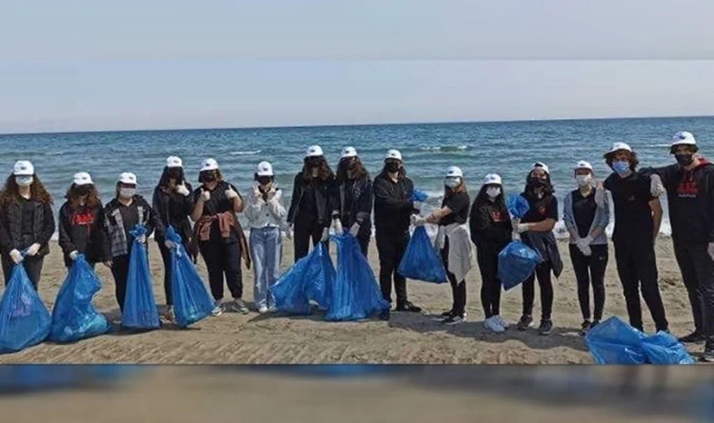Samsun'da Lise öğrencileri sahil temizliği yaptı
