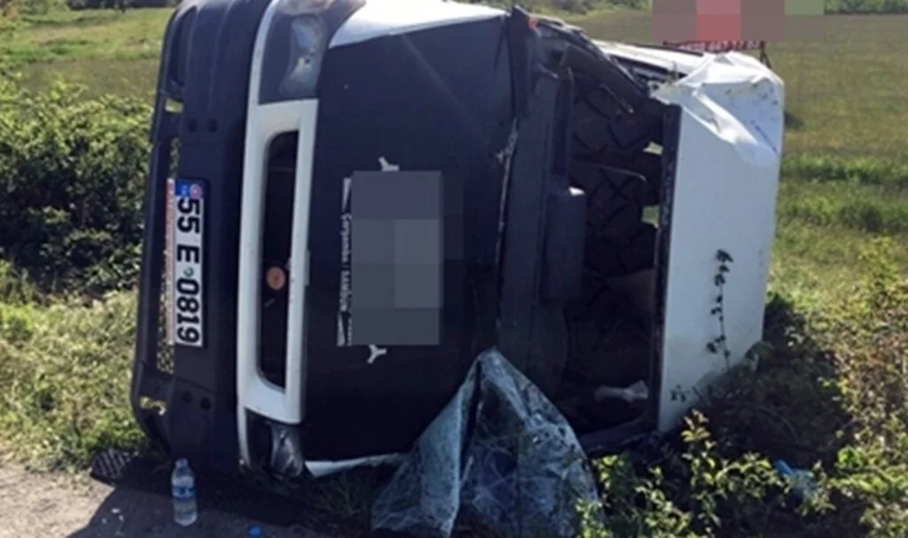 Samsun'da Minibüs takla attı