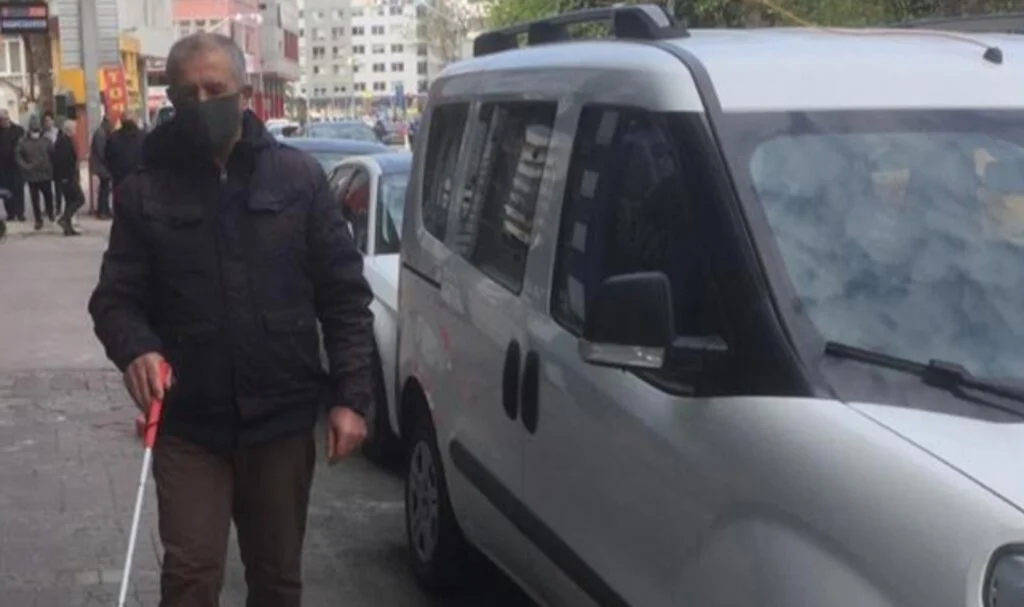 Onları görmezden GELİYORUZ!
