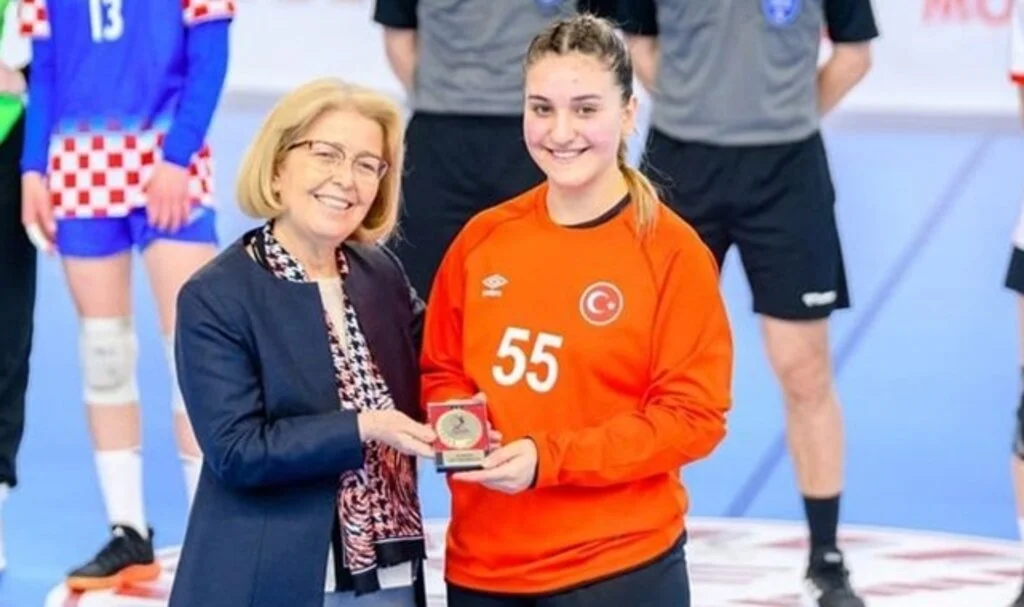 Samsun Gençlik ve Spor Kulübü sporcusu Ceren Çelik Milli Takımda Gururumuz Oldu