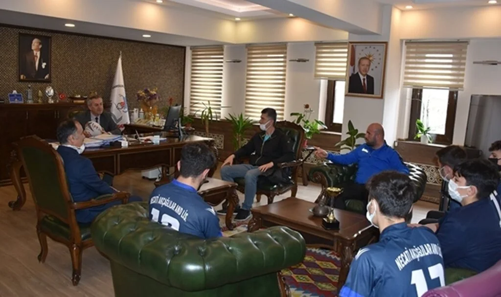 Samsun İl Milli Eğitim Müdürü Murat Yiğit sporcuları ağıradı