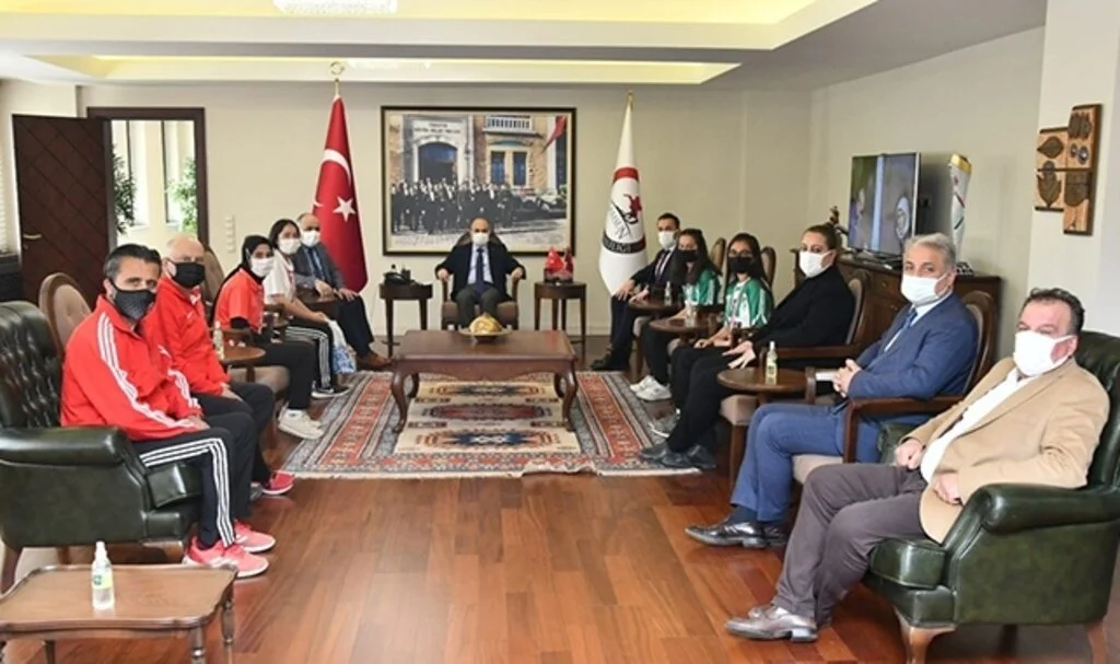 Samsun Valisi Dç. Dr. Zülkif Dağlı Şampiyonları Ağırladı