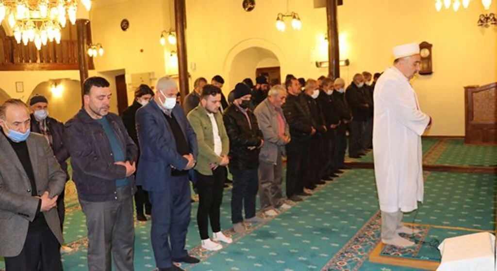 Tarihi Yörgüç Paşazade Mustafa Paşa Camisi'nde ilk teravih namazı kılındı