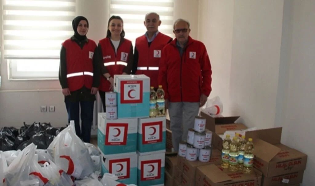 Türk Kızılaydan ihtiyaç sahiplerine yardım
