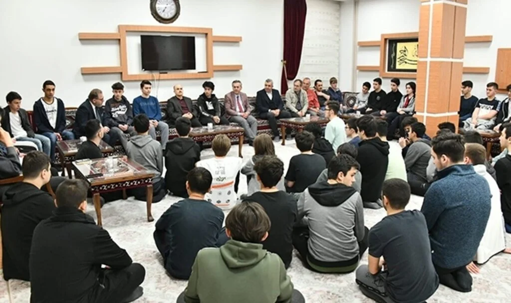 Vali Dağlı: “Öğrencilerimiz kendilerini iyi geliştirmeli”