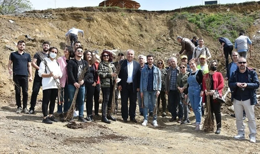 Veteriner adayları fidan dikti