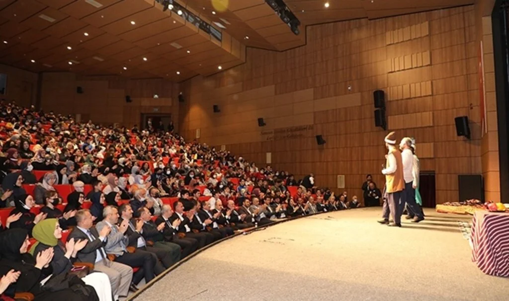 ‘Ziyafet Sofrası’ Samsun'da sahnelendi
