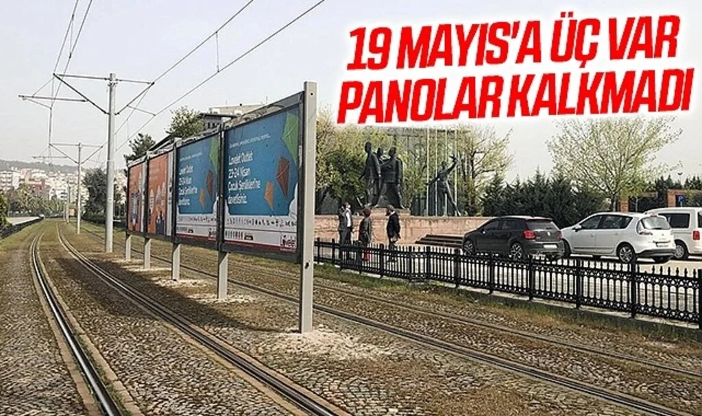 19 Mayıs'a Üç Var Panolar Kalkmadı 