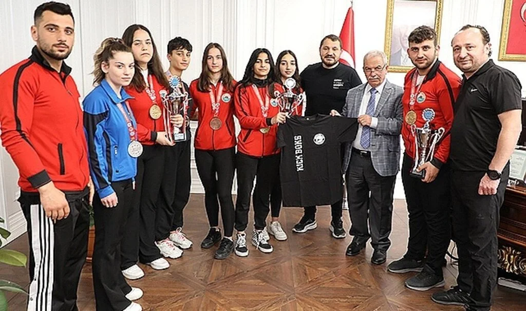Başkan Demirtaş Ödüllendirdi