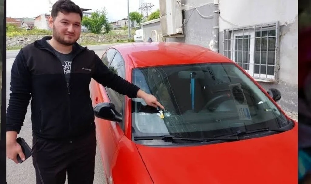 Bayram sabahı atılan maganda kurşunu aracın camına isabet etti