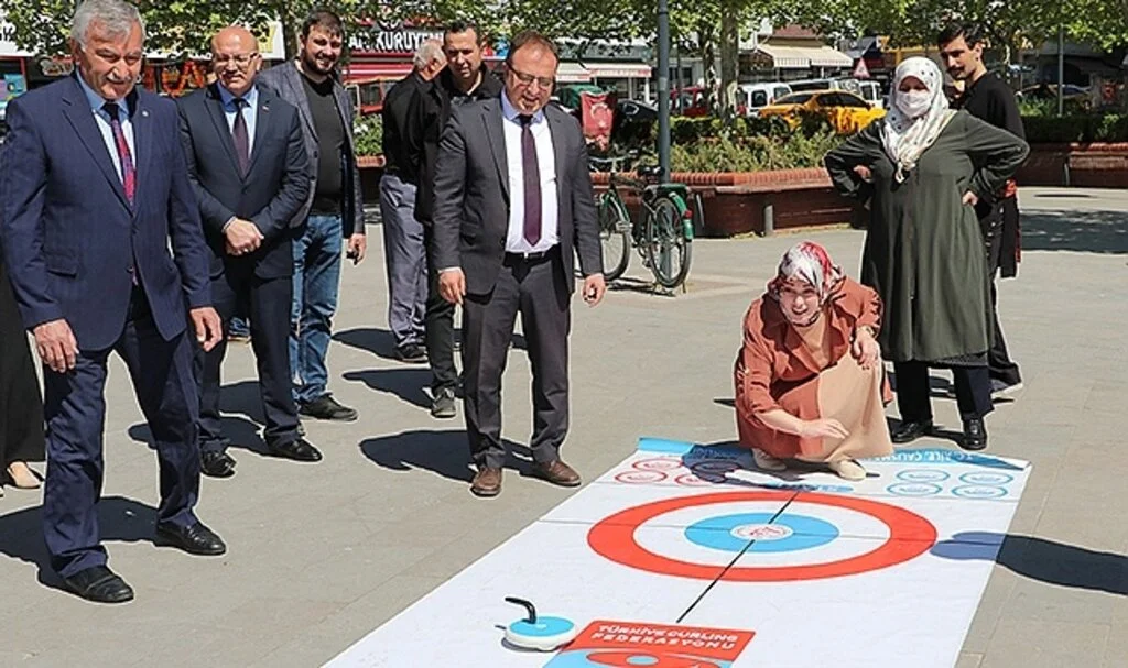 Engellilerden Curling Gösterisi