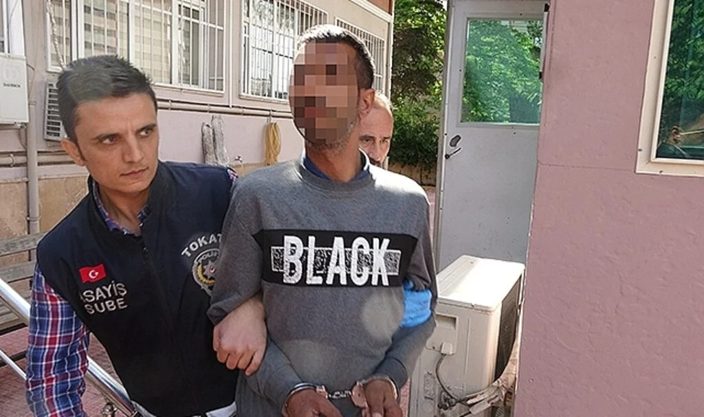 Eşine ve öz kardeşine kurşun yağdırdı