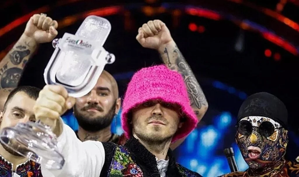 Eurovision şampiyonu 'Kalush Orkestra' kupalarını ülkeleri için 900 bin dolara sattı