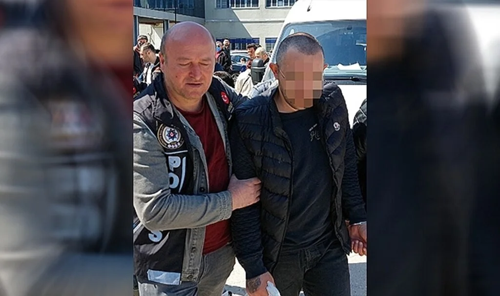 Evinde uyuşturucu satarken yakalandı