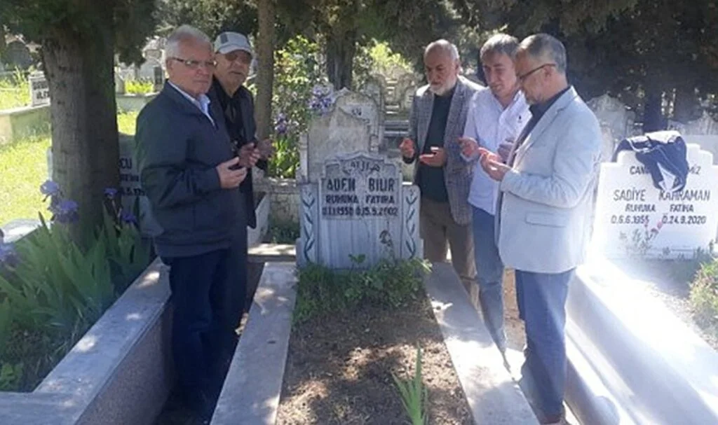 Gazeteci Adem Bilir Kabri Başında Anıldı