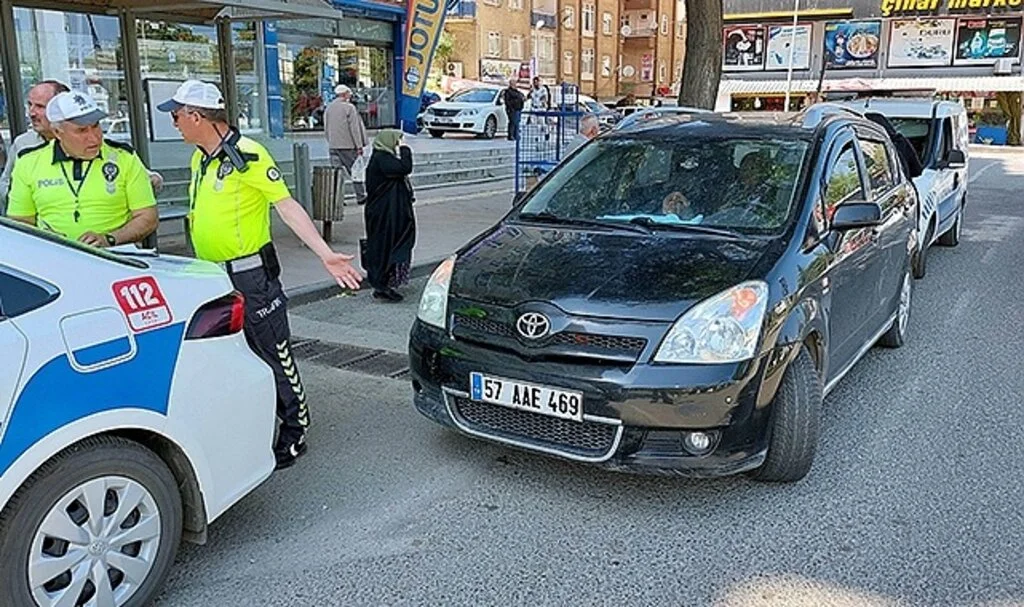 Hastaneye hasta götürürken kaza yaptı: 1 yaralı
