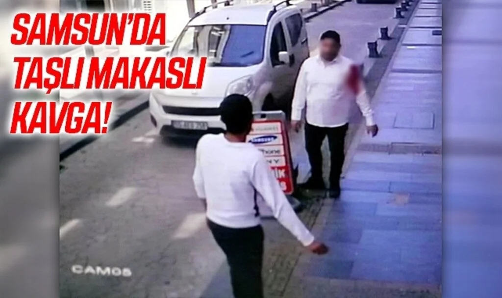 İkinci yabancı gencin makaslı ve taşlı kavgası kamerada