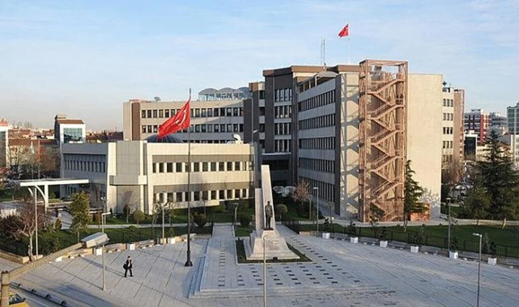 Kadıköy Belediyesi hangi partide 2022? Kadıköy Belediye Başkanı kim? Şerdil Dara Odabaşı kimdir? Nereli ve kaç yaşında?