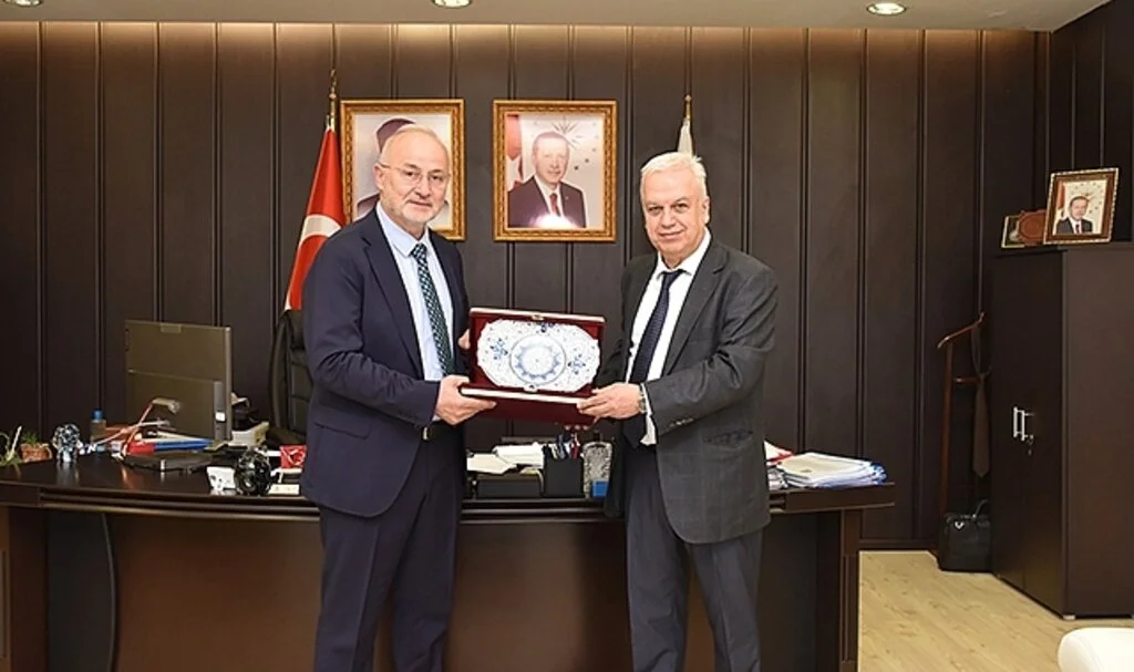 Karaciğer nakil ekibinden Rektör Ünal'a ziyaret 