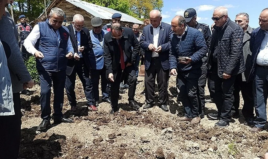 Kuru fasulye tohumları 1080 rakımda toprakla buluştu