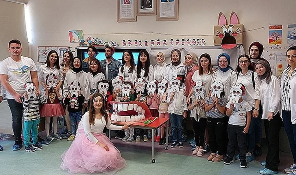 OMÜ'de Çocuklara Ağız ve Diş Sağlığı Eğitimi