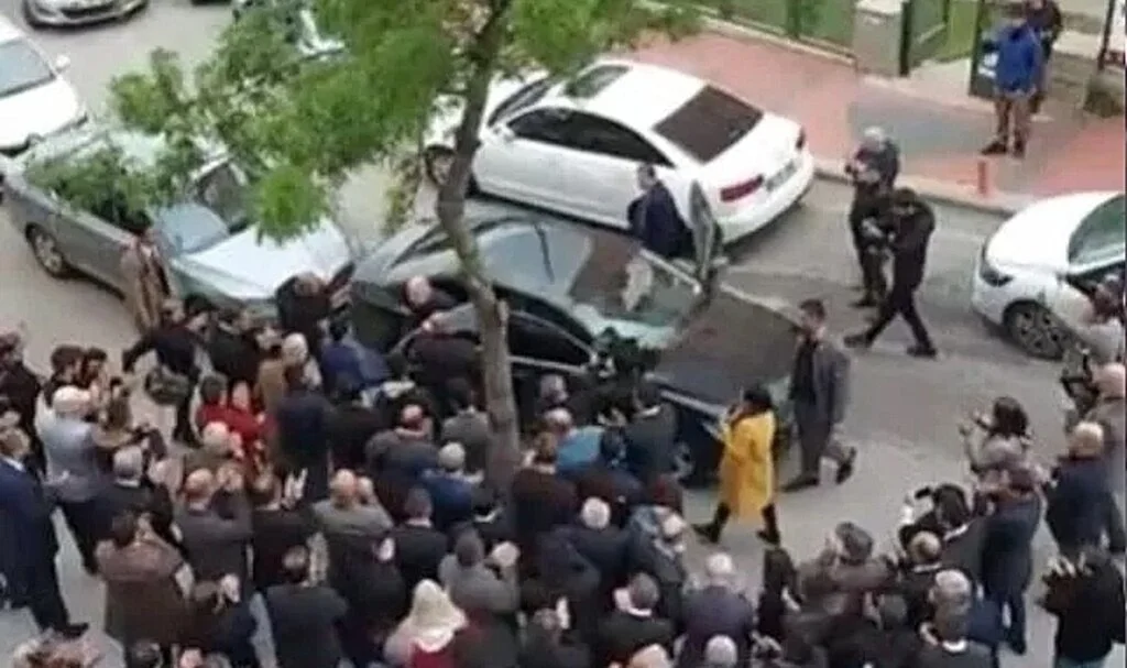 Saat 11.00'de İçişleri'ne gideceğini açıklayan Ümit Özdağ'dan Süleyman Soylu'ya yeni mesaj: Duydum ki barikatlar kurmuşsun