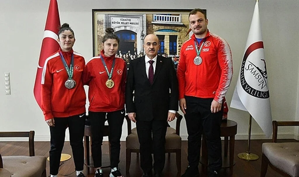 Şampiyonlardan Vali Dağlı'ya Ziyaret
