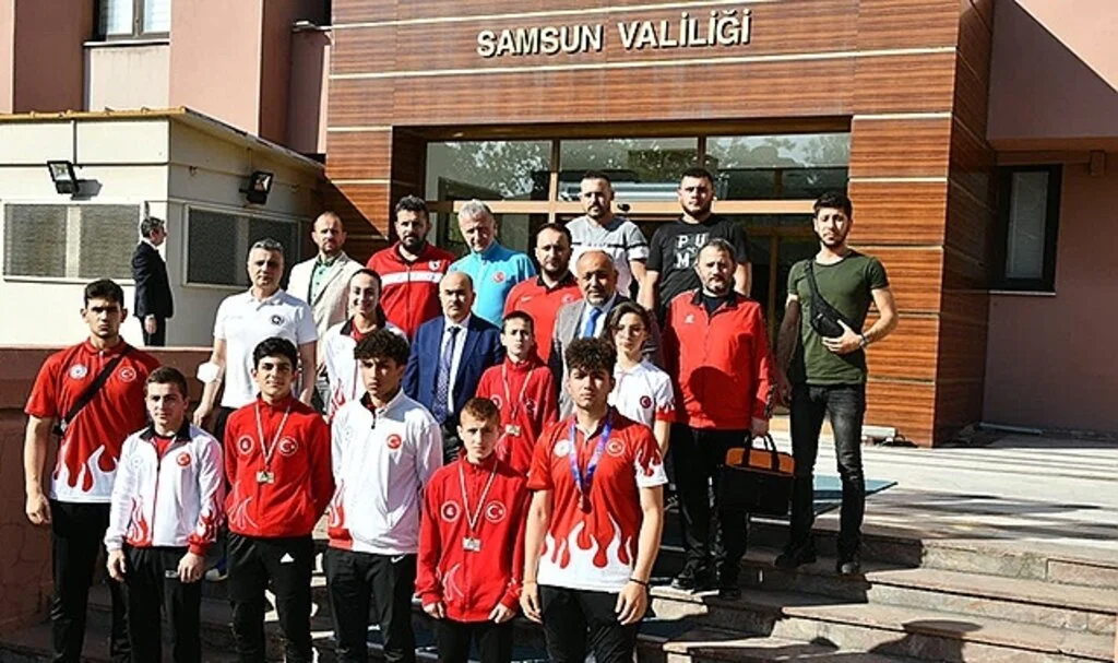 Şampiyonlardan Vali Dağlı'ya Ziyaret