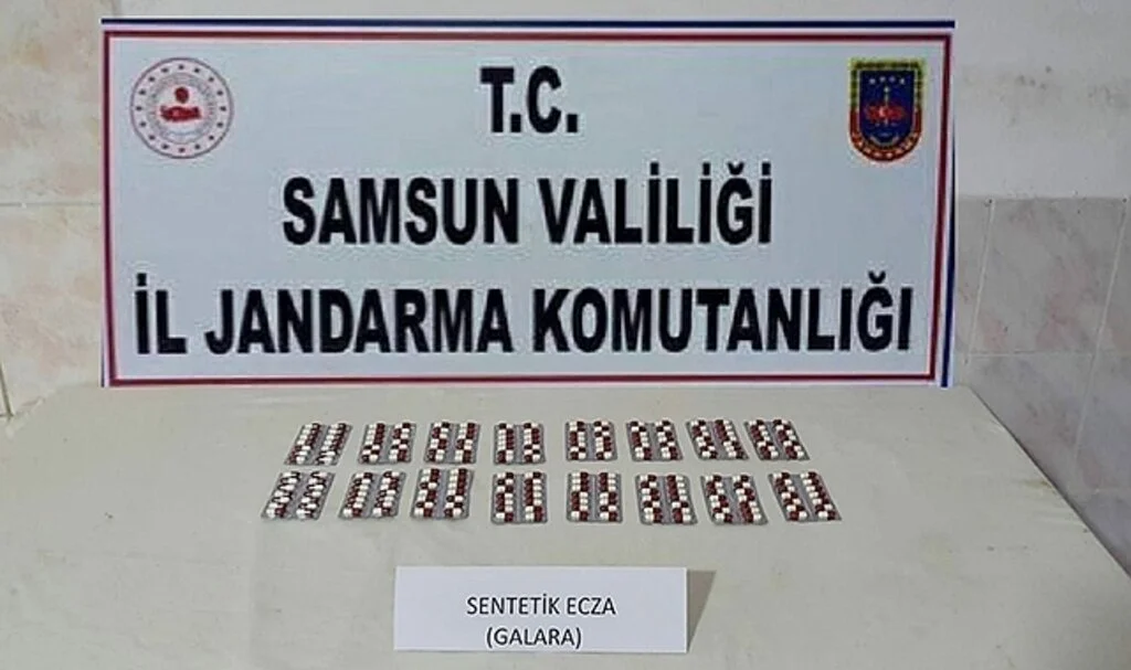 Samsun Bafra'da Jandarma Ekipleri 224 Adet Sentetik Ecza Ele Geçirdi
