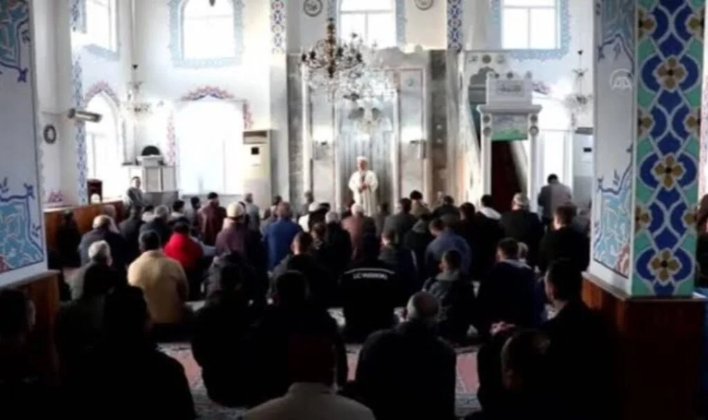 Samsun'da Bayram namazının ardından cemaatle kahvaltı geleneği devam ediyor