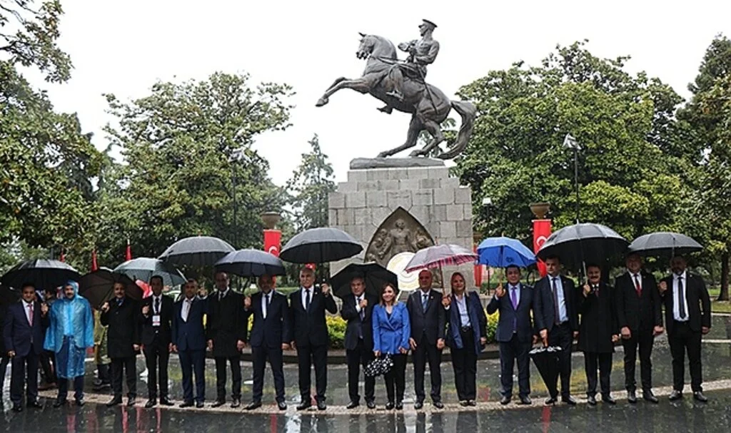Samsun'da 19 Mayıs kutlamaları yağmur altında başladı