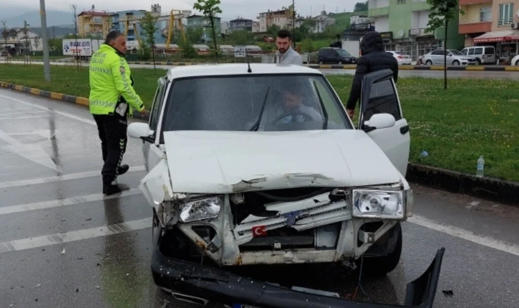 Samsun'da Hastaneye giderken kaza geçirdiler
