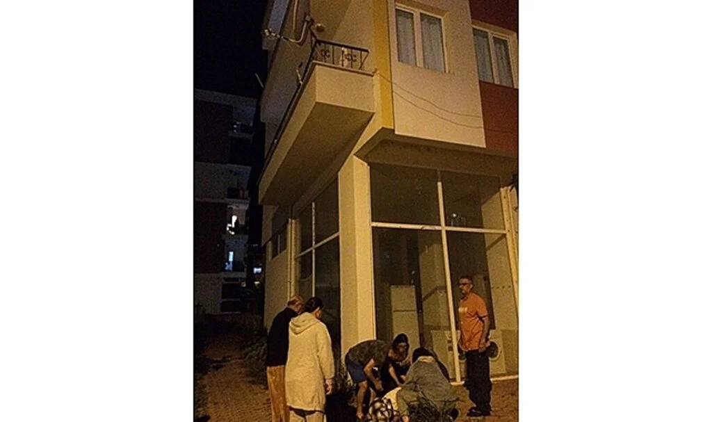 Samsun'da Kendini Asan Gence Yoldan Geçen Polisler ve Sağlıkçı Eşi Müdahale Etti