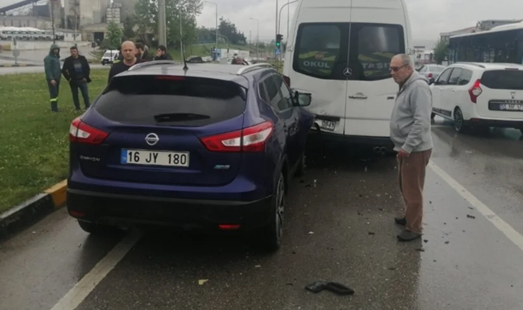 Samsun'da kırmızı ışıkta zincirleme kaza: 3 yaralı