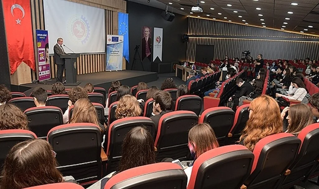 Samsun'da Liseli Gençler Gençlik Forumu’nda Buluştu
