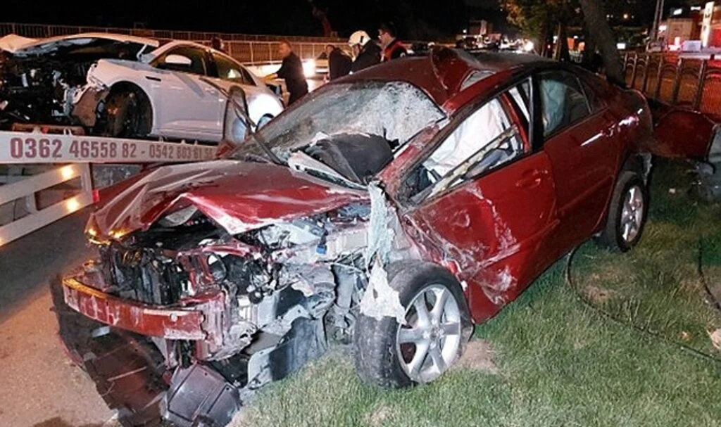 Samsun'da Önce Çarpıştılar, Sonra Ağaçlara Çarptılar: 5 Yaralı