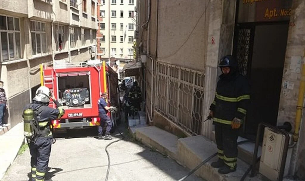 Samsun'da yangın paniği: 2 kişi dumandan etkilendi