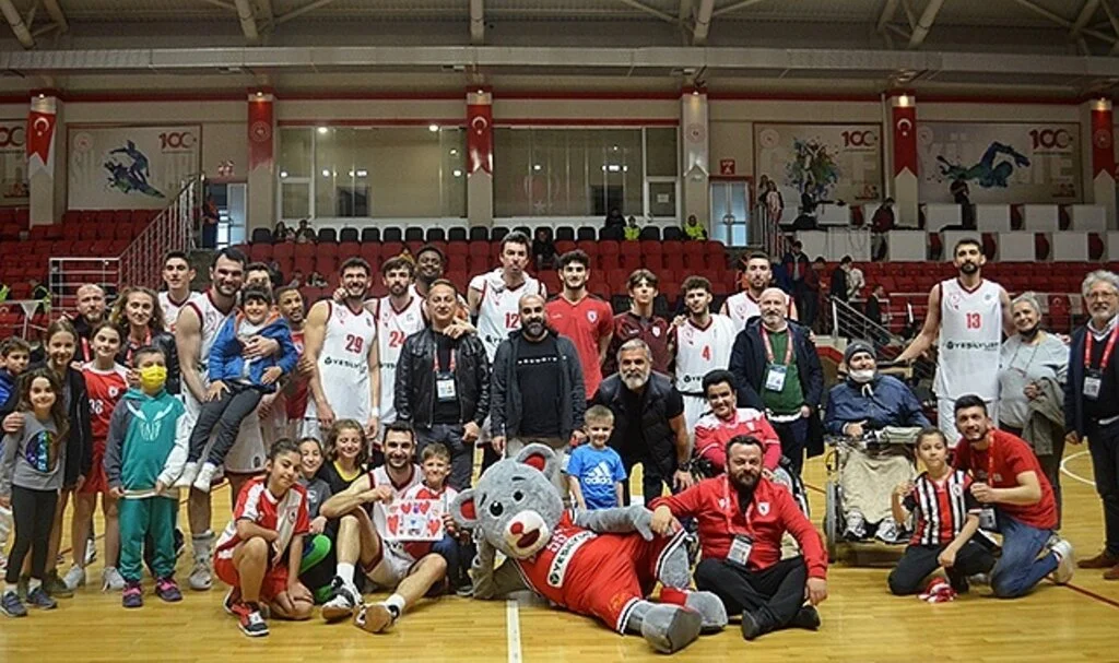Samsunspor Basketbol Genel Menajeri Emre Ekim Taraftara Seslendi