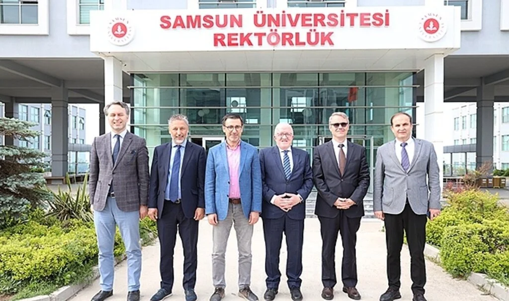 SAMÜ'de dış  politika zirvesi